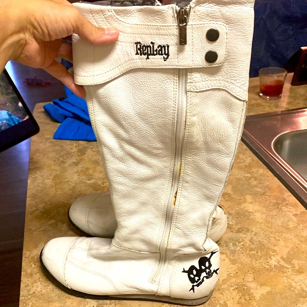 REPLAY BOOTS WHITE ALL LEATHER ININ GREAT CONDITION.